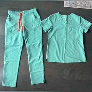 Figs Scrub Set